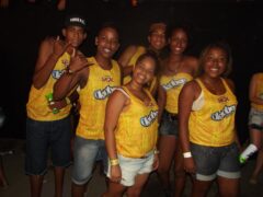 Oktober 10 Anos